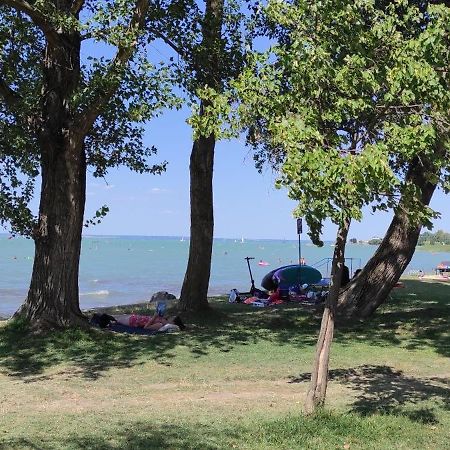 Onebeach Apartman Сиофок Екстериор снимка