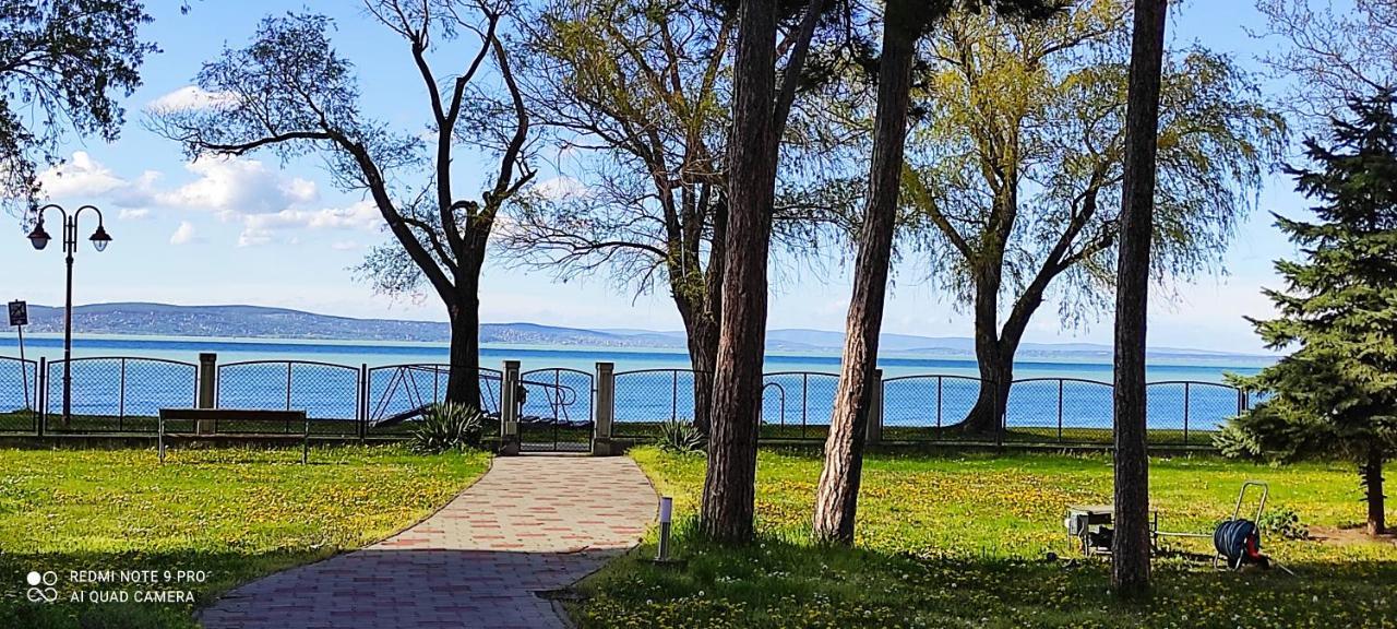 Onebeach Apartman Сиофок Екстериор снимка